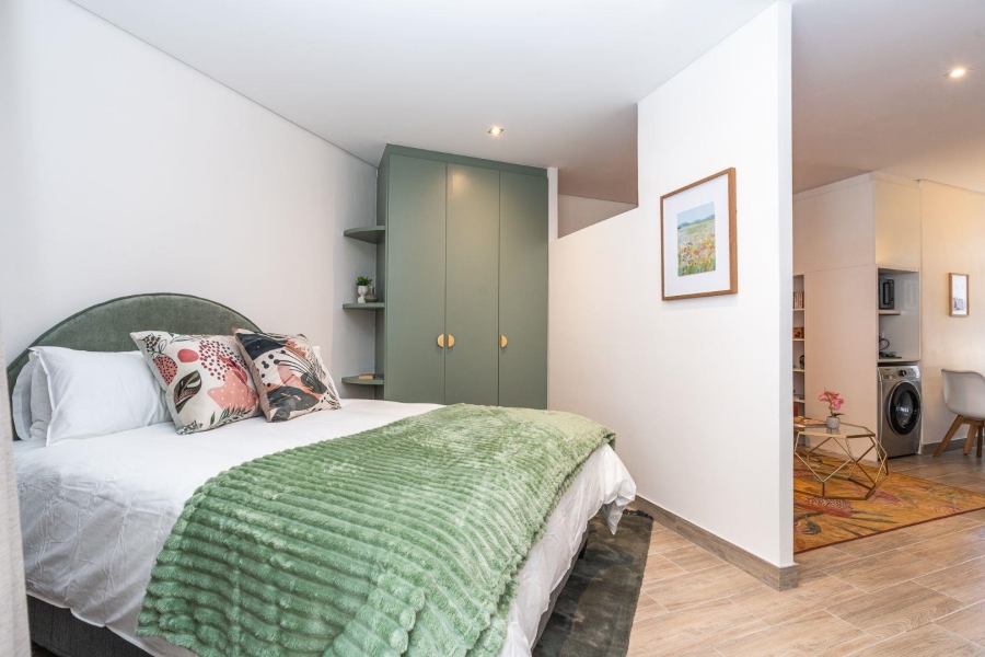 To Let 1 Bedroom Property for Rent in Sea Point Western Cape